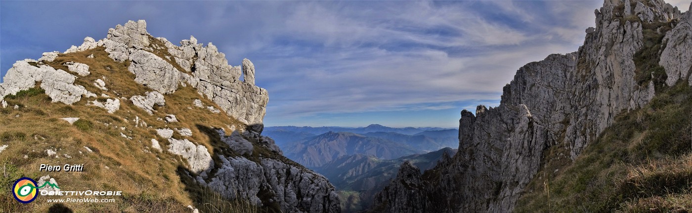 58 Valloni tra rocce discendenti in Val del Riso.jpg